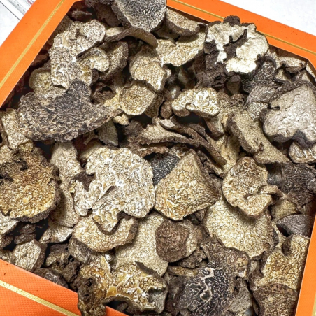 Літній трюфель слайсами